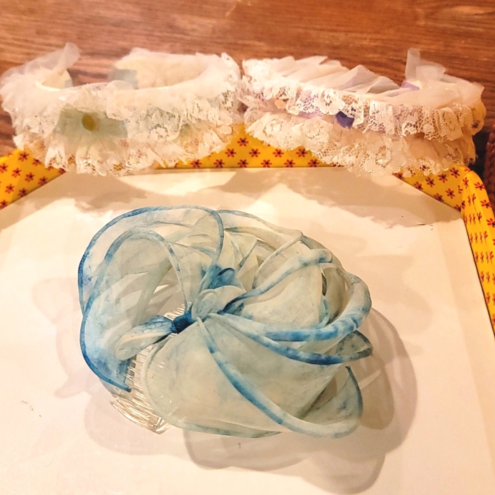 Vintage headbands, petal comb and petal Hat-let box ⁰